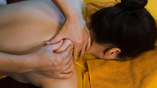 tu-bam-huyet-massage-ngay-tai-nha-ma-khong-can-den-bac-si